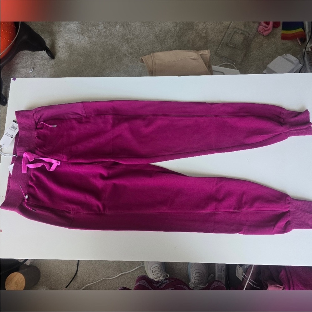 NWT Figs Bold Pink Jogger Scrub pants